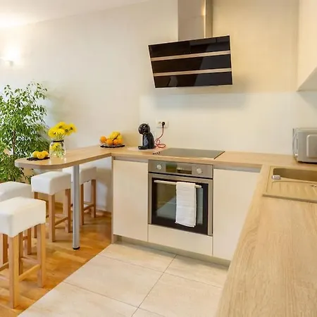 Apartment Naduno 2min Walk To *