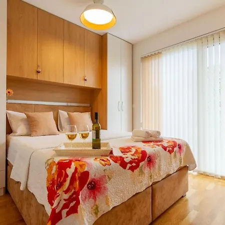 Daire Naduno 2min Walk To Split